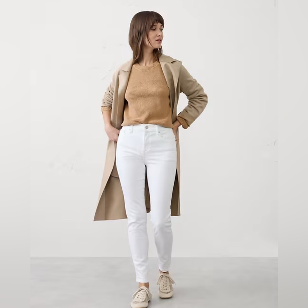 NWT- BANANA REPUBLIC FACTORY SKINNY MID-RISE JEAN, White, size 33/16